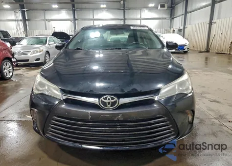 2015 Toyota Camry Le z USA, uszkodzony, nr VIN 4T4BF1FK6FR481168
